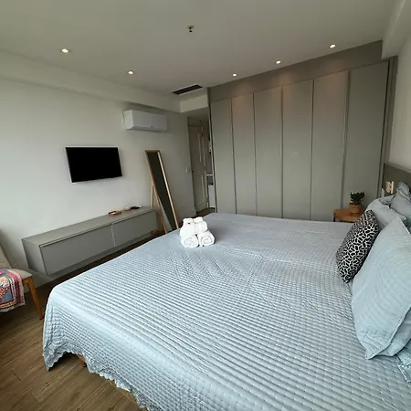 Flat Com Vista De Cinema Para Praia Da Barra Da Tijuca - 5 Min Da Praia - Ar Condicionado, Portaria 24H, Wi-Fi 500 Mbps, Piscina, Academia, Sauna, Quadra De Tenis